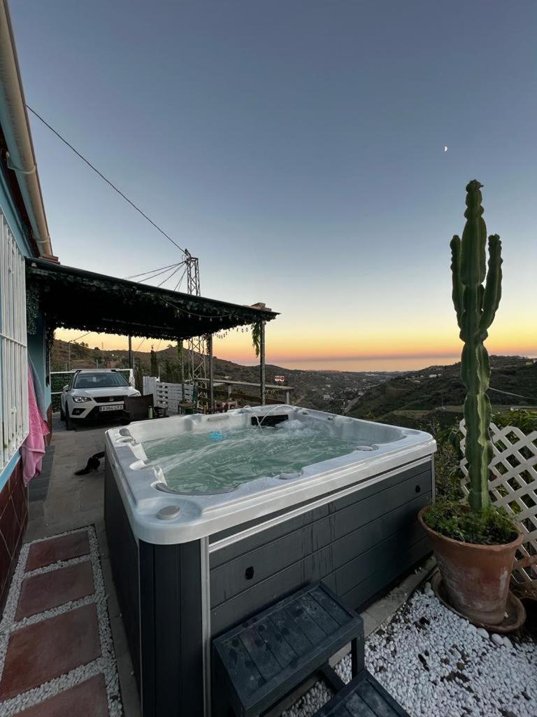 Casa Rural Malaga Monkey Love Con Jacuzzi Iznate Exterior foto