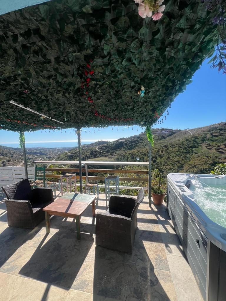 Casa Rural Malaga Monkey Love Con Jacuzzi Iznate Exterior foto